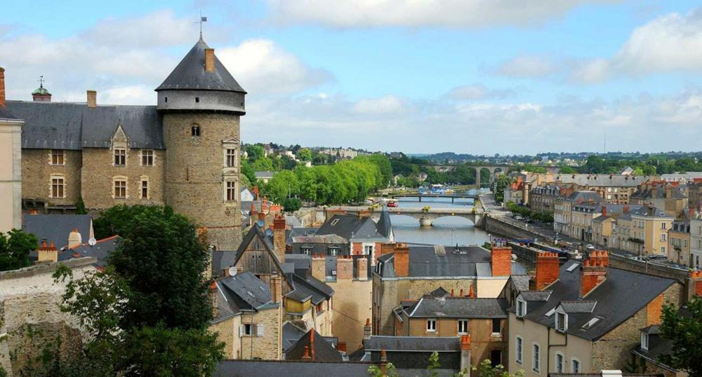 L'Atypique Hyper Centre Wifi Et Netflix Gratuit Apartment Mayenne Exterior foto