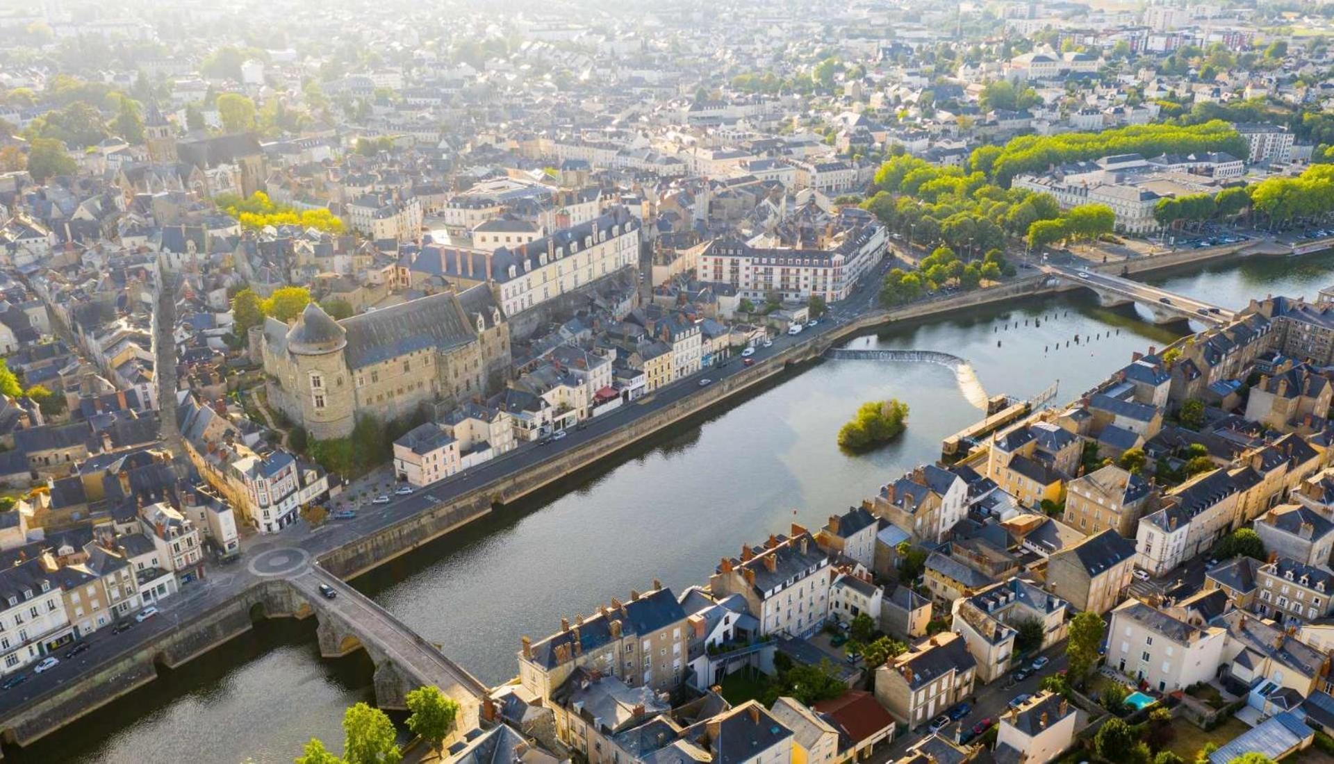 L'Atypique Hyper Centre Wifi Et Netflix Gratuit Apartment Mayenne Exterior foto
